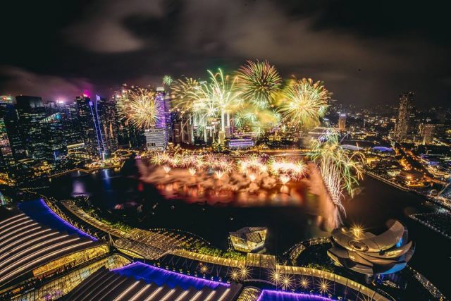 New year Fireworks on Marina Bay in Singapore on 31 December - Explore ...